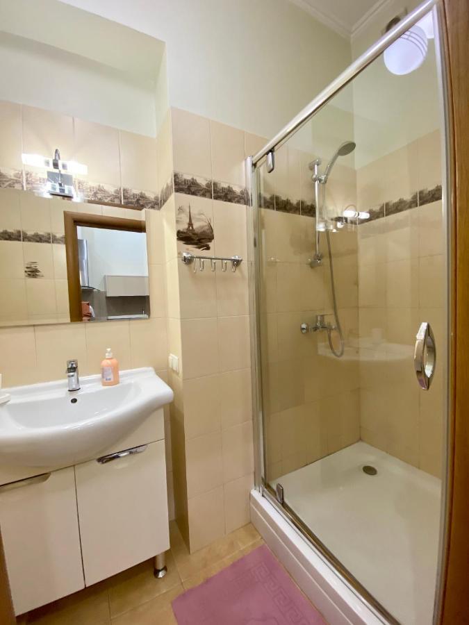 Old Town Apartments Lanzheron Beach Odessa Exterior photo